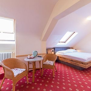 Standard Zimmer mit Kingsize-Bett